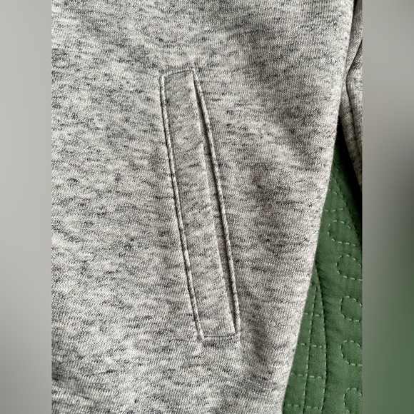 UNIQLO kid’s unisex zip hoodie. - Picture 7 of 9